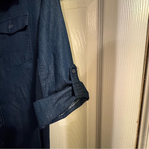Cavalini Women’s Medium Dark Wash Denim Button Up Roll Tab Shirt - Picture 4 of 8